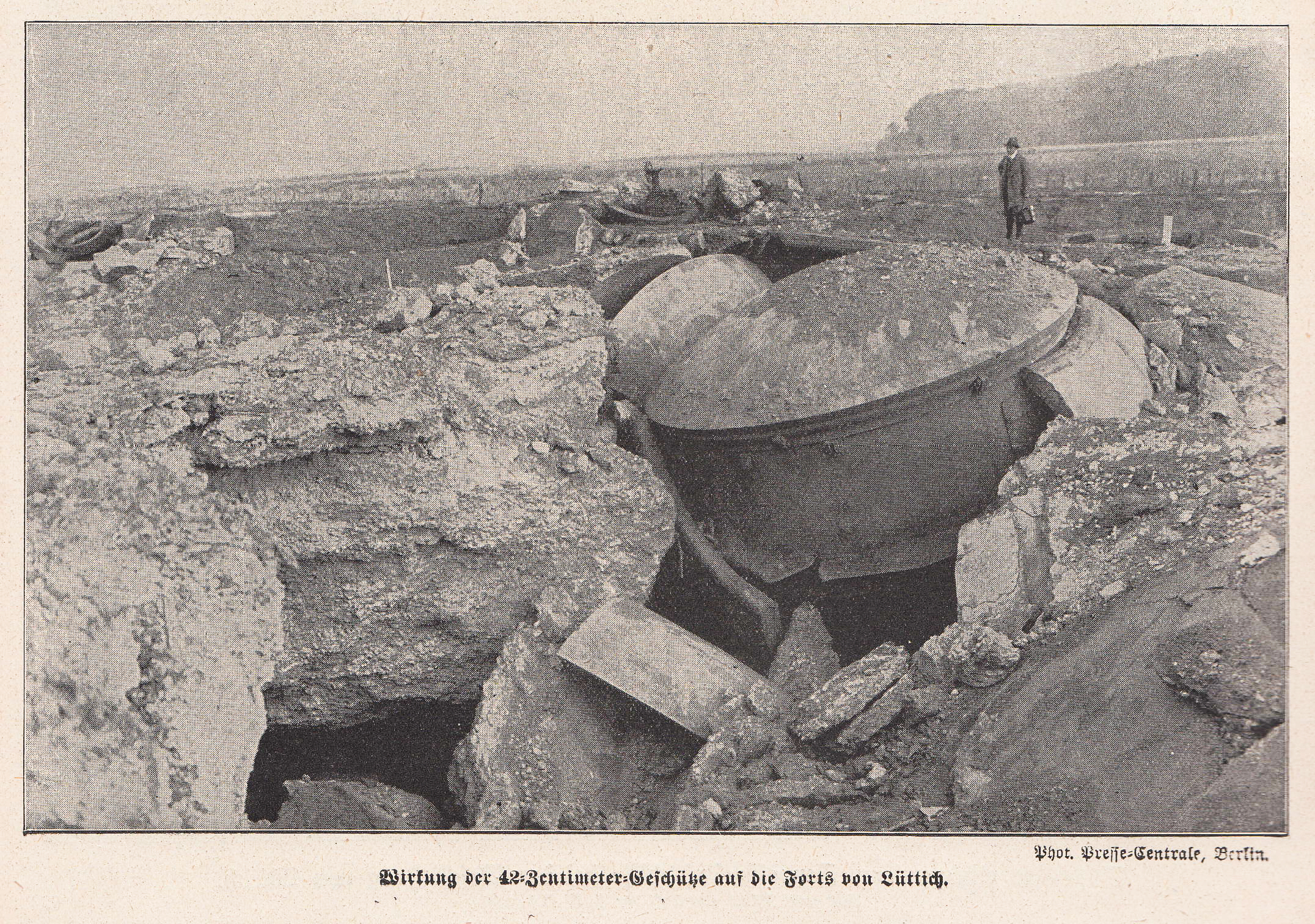Разрушенная броневая башня форта Льежа в 1914 году